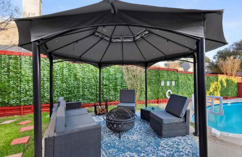 5BD Getaway w Pool Patio Firepit Mins to DT - Photo 36