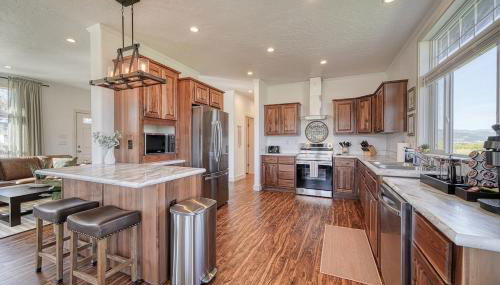 2 BR King Bed Hot Tub AC Near Jackson - Foto 5, stove, dishwasher