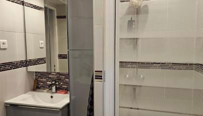 STUDIO 22M2 A IVRY/SEINE-A 200 METRES DE PARIS. PROCHE METRO 7 - Foto 2