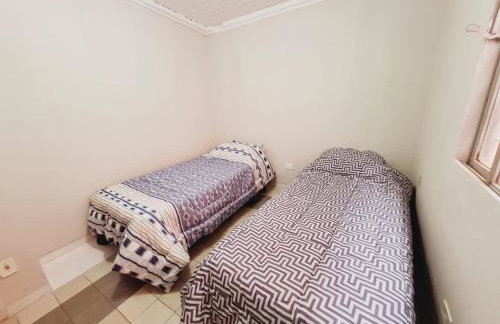 CASA - localizada no centro de Campo Grande - 2 quartos com ar e garagem para 2 carros - Foto 14