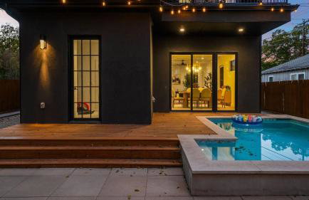 Stylish Home with Firepit Balcony Steps from Austin’s Best Near Rainey St Lady Bird Lake Downtown The Ashlee by AvantStay - Foto 41
