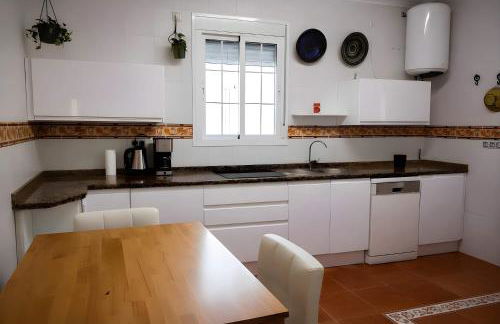 Chalet de Lujo con Piscina Privada cerca de Sevilla - Photo 10