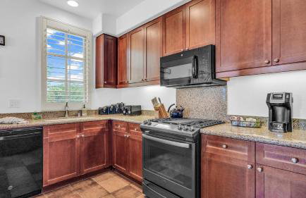 LV204 Airy Upstairs 2 Bedroom w Private Balcony - Foto 8