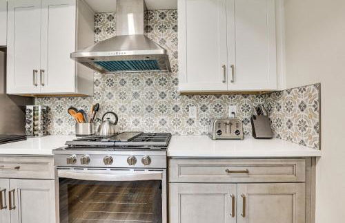 Sunny Oceanside Home with Patio, 5 Mi to Downtown! - Photo 11