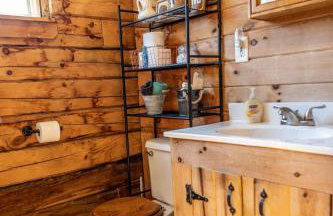 Cozy Cabin near Lake Ontario Ideal for a Family Retreat - Photo 33