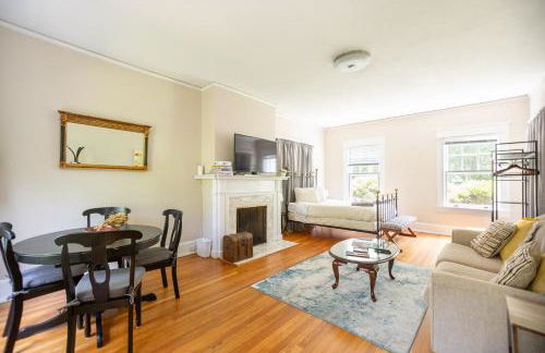 Spacious 2BR in Grand Old Home, Downtown Durham - Photo 8