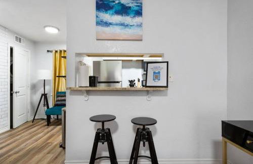 Golden Vibes Dwtn,Eado,Nrg,MedCtr,MTR,Rodeo - Photo 3