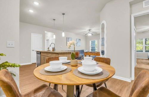 3BR Family Suite with Games & Pool - Foto 27