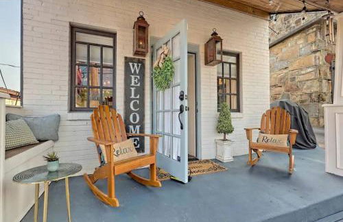 King Bed Bungalow Just Feet from Historic Main Street - Foto 25