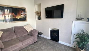 Spacious Town House - Photo 4