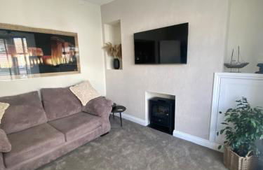 Spacious Town House - Photo 4