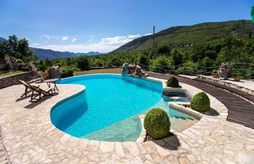 Authentic Dalmatian Hillside Escape With Pool, Sauna & BBQ - Photo 13