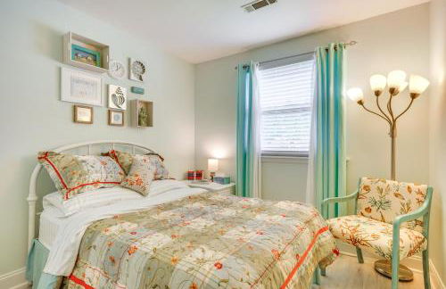 Cozy Goose Creek Escape with Patio and Grill - Foto 17