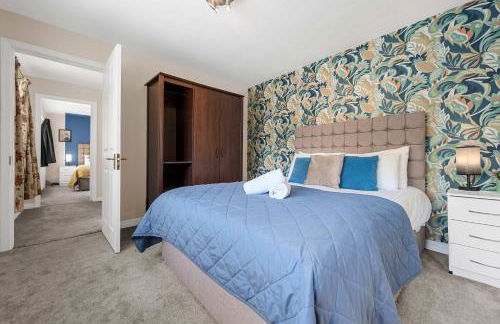 Lovely Greater MCR Family Home by City SuperHost - Photo 7