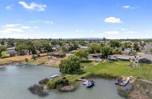 Lakefront Washington Home with Private Pool and Sauna - Foto 45