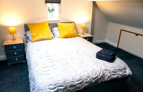 4 bedroom - Sleep 9 home in Cheadle Staffordshire - Alton towers Polar Express Dimmingsdale Peak District Trentham Gardens Water World - Foto 19