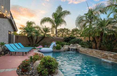 Entire Private Home with 4 Bedrooms, Pool, Hot Tub, King Bed, Garage, Available Now - Foto 25