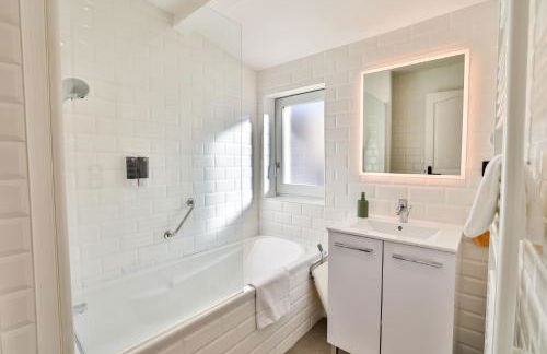 LE LUCIEN Eco-Appart'Hôtel - Angouleme - Centre - Wifi - Parking privé - Classé 4 étoiles - Foto 29