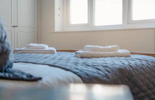 Luxury 2 Bed Room Lake View Apt Bowness Parking - Photo 28