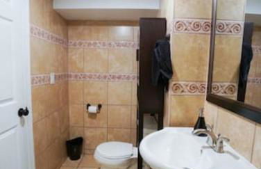 1BR Trendy Basement Apt with Laundry & Parking - Central Trendy - Foto 9