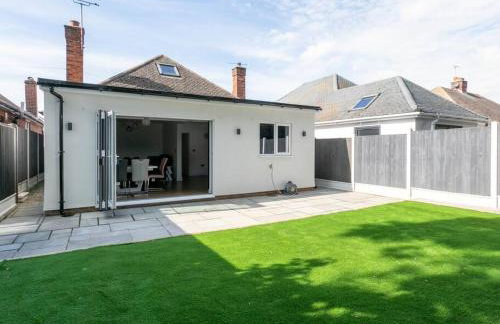 Seaside Family Bungalow for 5 people with garden and driveway parking - Foto 7