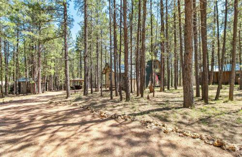 Near Trails Forest Lake Retreat with Backyard Oasis - Foto 37