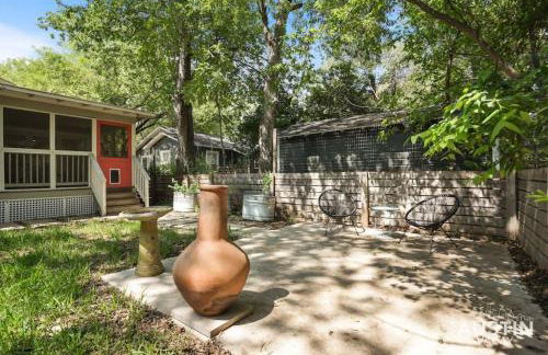 Sizable Screened in Porch w Luxury Kitchen and Bath - Foto 28