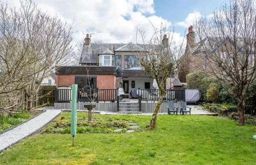 Gilmore House - 5 Bedroom Victorian Home with Hot Tub - Photo 26