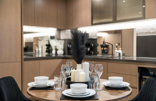 Modern- Battersea Power Station 2-Bed Apartment with Balcony - Foto 40