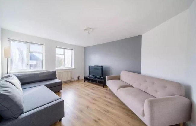 2br-sleeps6-parking-garden-nearlondon - Foto 1
