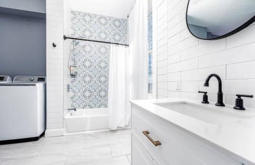 Home 4/ King Beds - Large Garage by StayStLouis - Foto 9