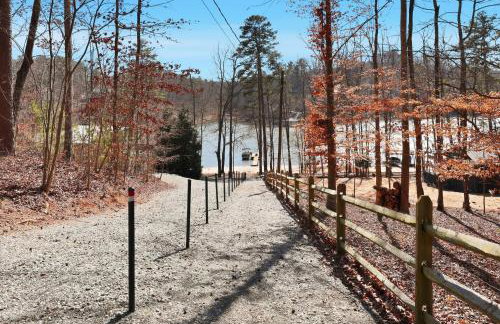 The Sapphire Shore Cottage with Dock! home - Foto 24