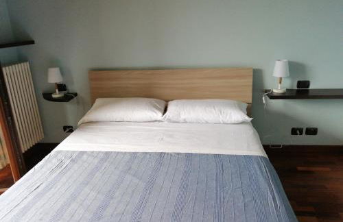 Between mountains and lake - Foto 5