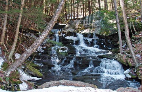 Spacious Home with Deck, Grill and Delaware River View - Foto 29