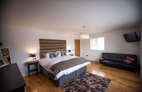 Langley Cottage with patio, spacious rooms - part of Langley Serviced Apartments several properties in Wick - Photo 26