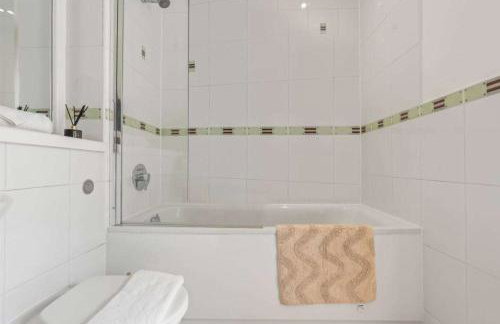 Stylish Jewellery Quarter Apartment with Terrace and Free Parking - Foto 19