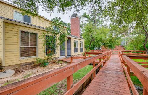 College Station Gem with Pool Access Near University - Foto 25