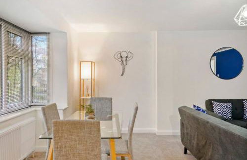 Aisiki Apartments at Barnet, Ground Floor, 2-Bedroom & 1-Bathroom, Pet Friendly Flat, Double Beds with Free Wi-Fi - Foto 26