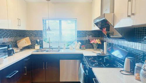 Brea Mall romantic two-bedroom house - Photo 3