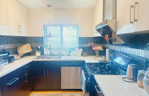 Brea Mall romantic two-bedroom house - Photo 3