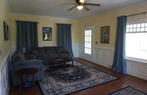 Renovated 1928 bungalow on a former asylum campus - Foto 27