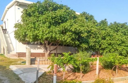 1 Bedroom Awesome Apartment In Dinjiska - Foto 11