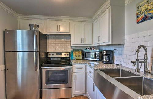 Steps to Beach! Surf Cottage in Galveston - Photo 13