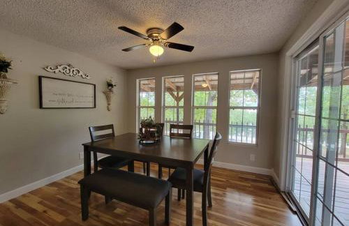 Gigi's Spacious Lakefront with Boat Ramp Access!! Newly Remodeled, Sleeps 8! - Foto 22