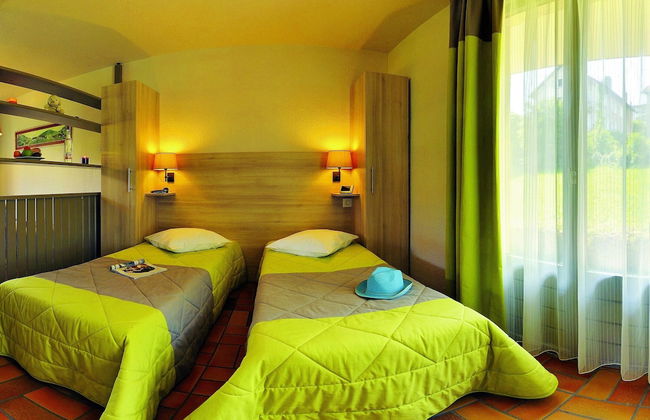 Apartment With Balcony or Terrace - Photo 6