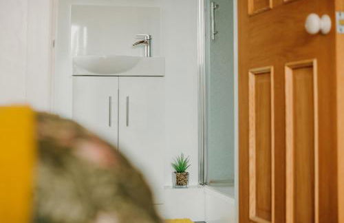 Luxury Private Suite-Parking, Courtyard & Wi-Fi - Foto 12