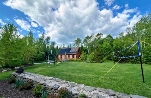 BC Log cabin with private beach river fire pit AC wifi onsite trails ski slope views - Foto 41