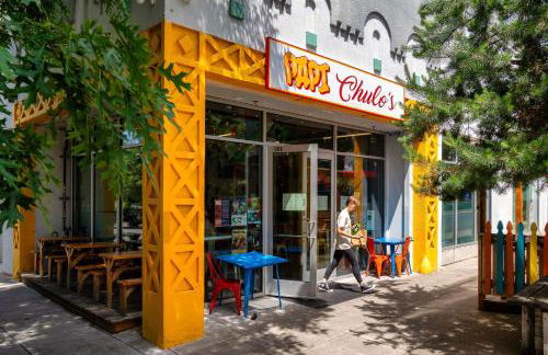 Stay Portland - The Tiny Oasis Steps to Local Coffee & Restaurants - Photo 12