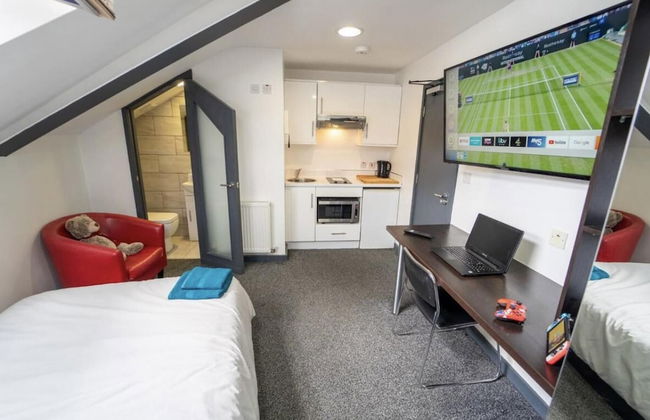 Fully Serviced Studio Available Close to the City - Photo 4