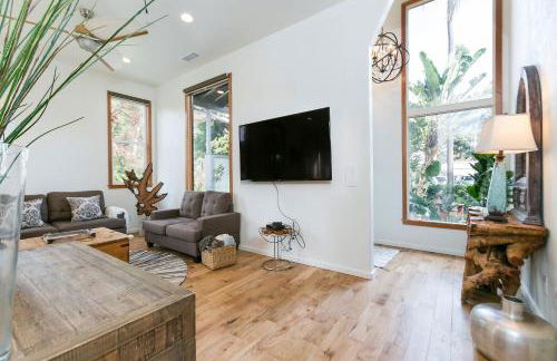 Stunning 2-Bedroom Home near Downtown Culver - Photo 17